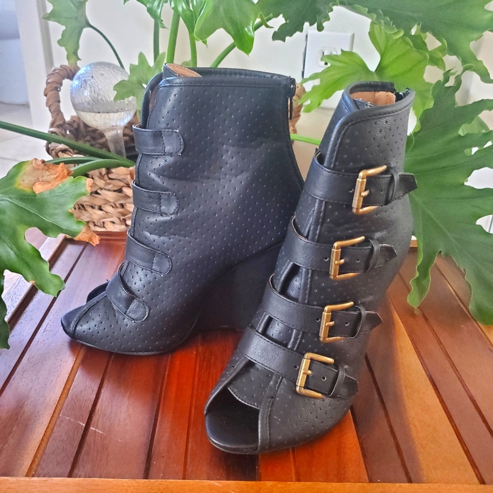 Women's Black booties